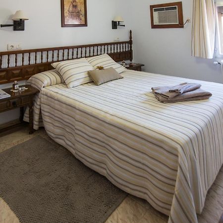 Hostal Alba Taruta グアダルペ 部屋 写真